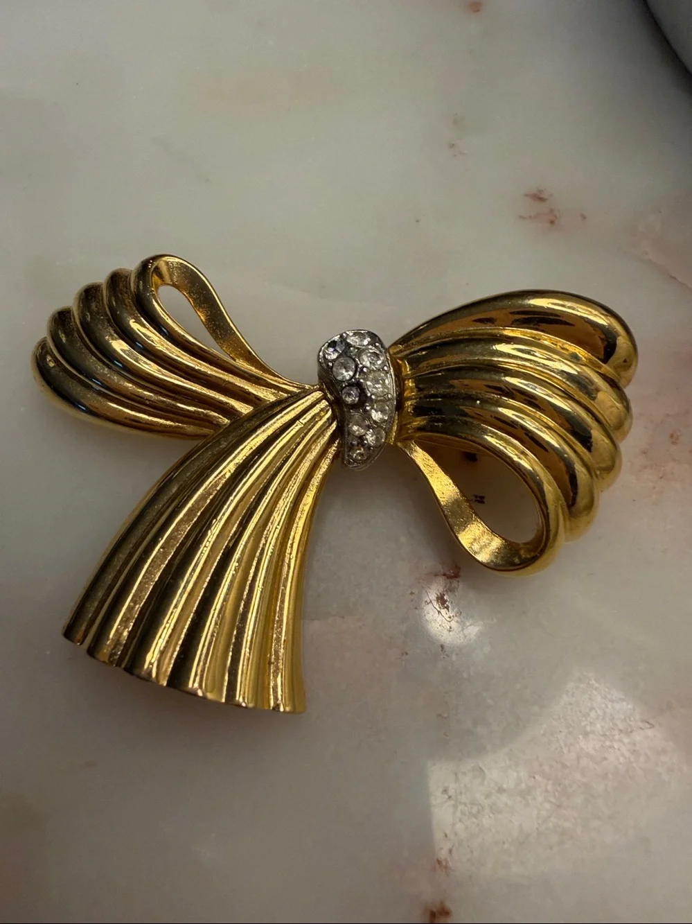 Vintage bow brooch gold tone pin ribbon rhinestones bling